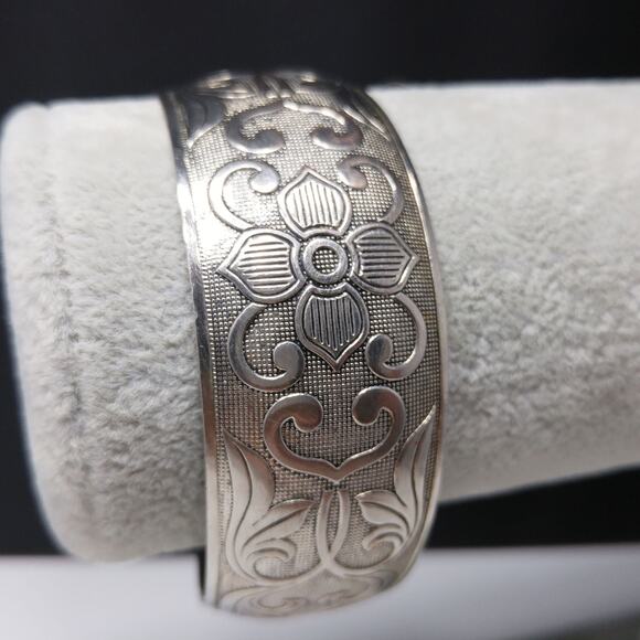 Vintage Silver Tone Cuff Bracelet, Textured Mesh Background, Raised Design - Picture 2 of 10